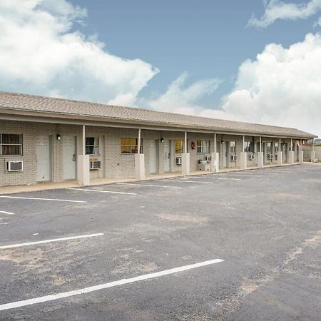 Oyo Hotel Austin Street Giddings Esterno foto