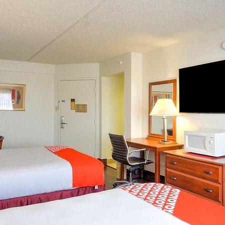 Oyo Hotel Austin Street Giddings Esterno foto