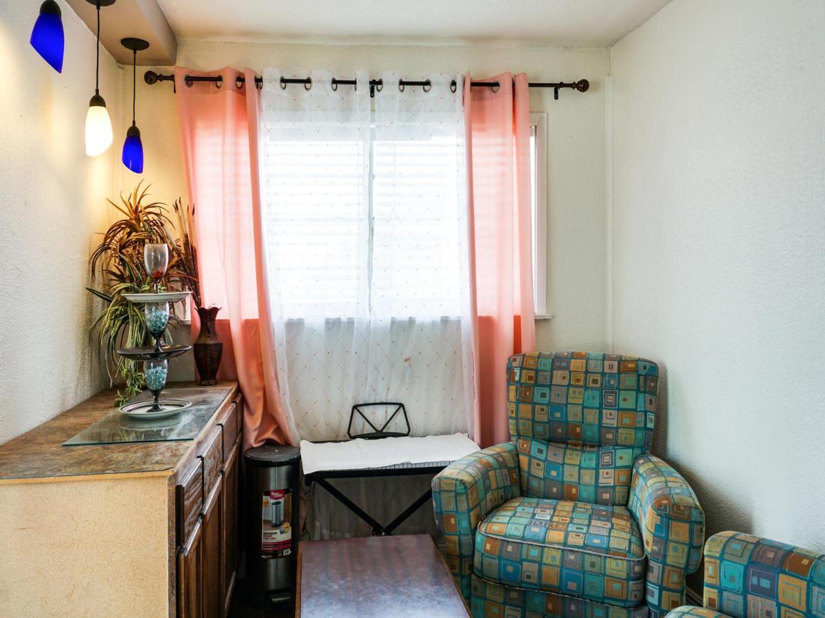 Oyo Hotel Austin Street Giddings Esterno foto