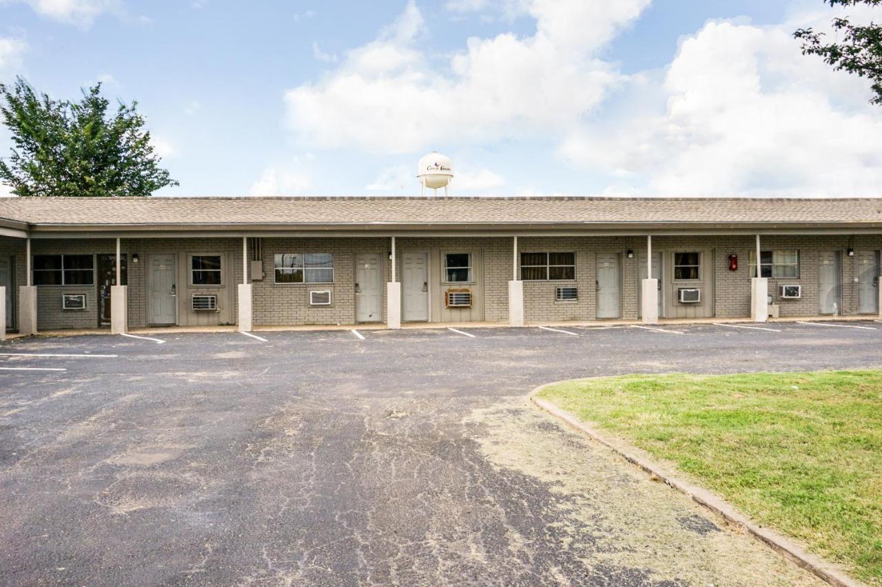 Oyo Hotel Austin Street Giddings Esterno foto
