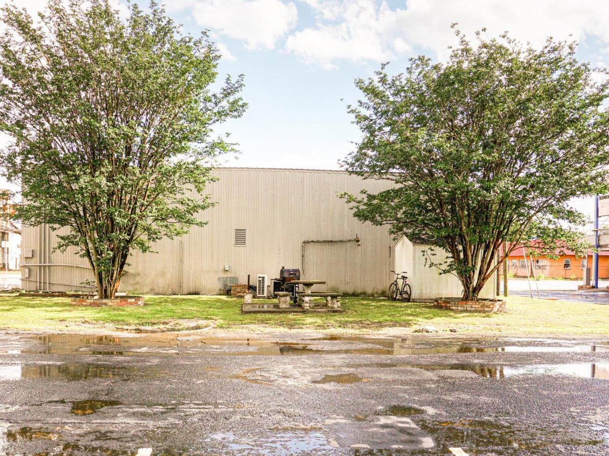 Oyo Hotel Austin Street Giddings Esterno foto