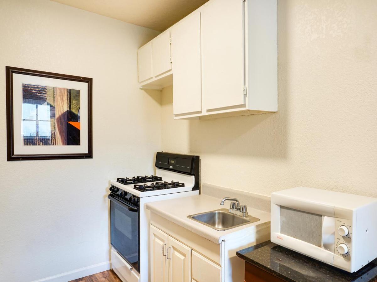 Oyo Hotel Austin Street Giddings Esterno foto
