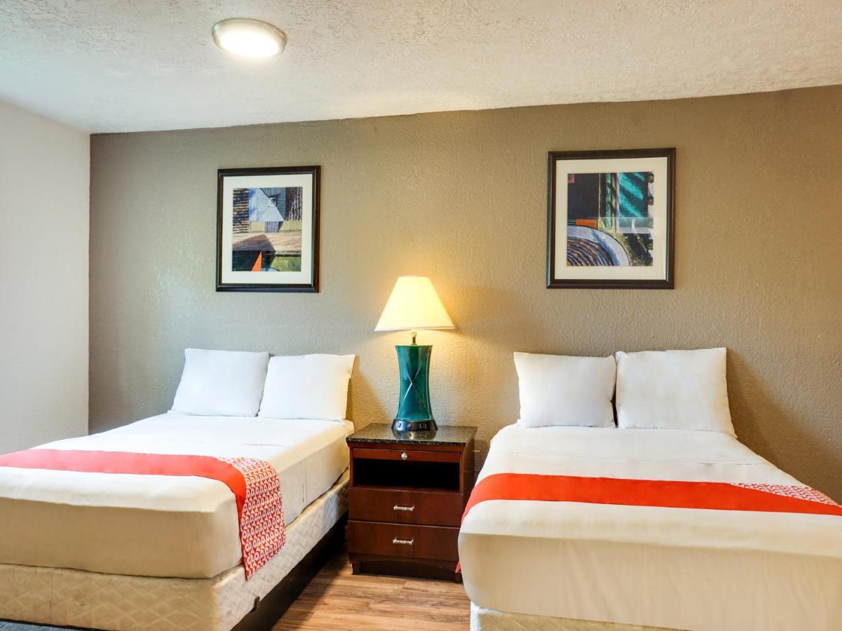 Oyo Hotel Austin Street Giddings Esterno foto
